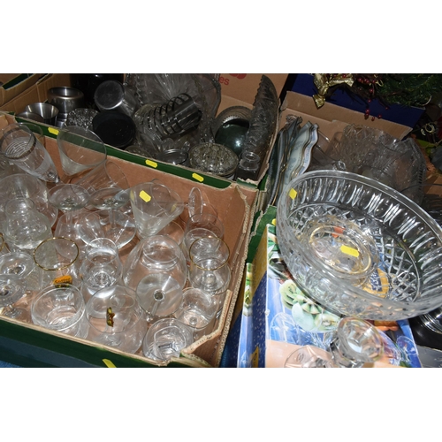 531 - SIX BOXES OF GLASSWARE, to include two boxed sets of six Luminarc Maldives Bubbles dessert dishes, v... 