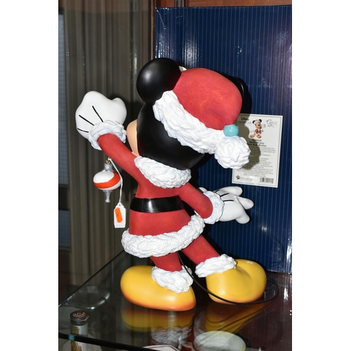 541 - A BOXED ENESCO DISNEY SHOWCASE COLLECTION 'SANTA MICKEY' FIGURE, model no 6009029, depicting Mickey ... 