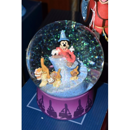 556 - BOXED ENESCO DISNEY SHOWCASE COLLECTION MICKEY MOUSE FANTASIA SNOW GLOBE AND FIGURE, comprising a So... 