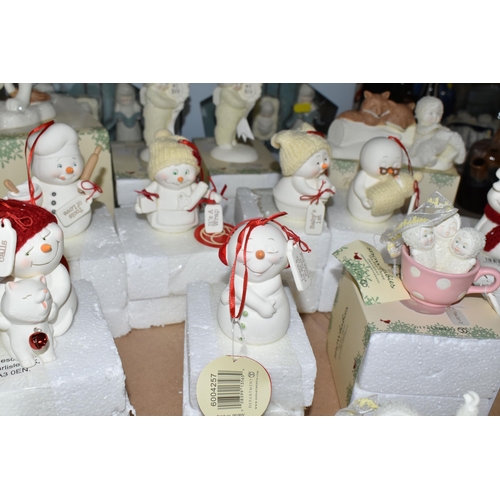 570 - A LARGE QUANTITY OF BOXED CHRISTMAS 'SNOW BABIES' FIGURINES AND TREE DECORATIONS, Department 56 by E... 