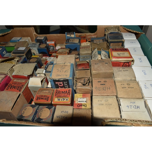 572 - A QUANTITY OF ASSORTED BOXED AND UNBOXED VALVES, assorted sizes, manufacturers to include Brimar, Ed... 