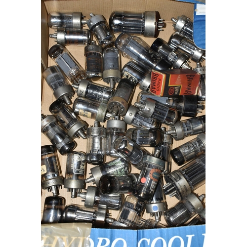 574 - A QUANTITY OF ASSORTED MAINLY UNBOXED VALVES, assorted sizes, manufacturers to include Cossor, R.C.A... 