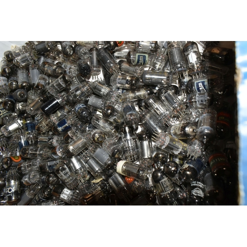 574 - A QUANTITY OF ASSORTED MAINLY UNBOXED VALVES, assorted sizes, manufacturers to include Cossor, R.C.A... 