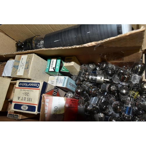 574 - A QUANTITY OF ASSORTED MAINLY UNBOXED VALVES, assorted sizes, manufacturers to include Cossor, R.C.A... 