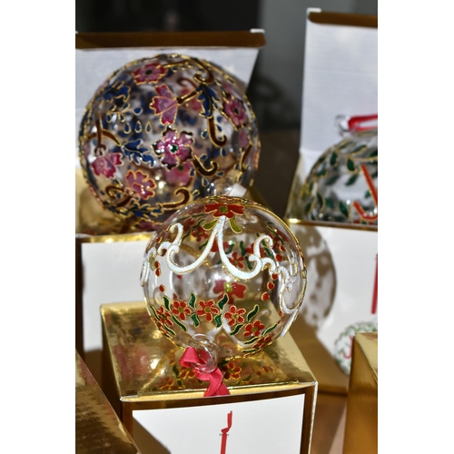 579 - FIFTEEN BOXED ENESCO'S TREASURY OF ORNAMENTS, individually decorated glass Christmas tree baubles (1... 