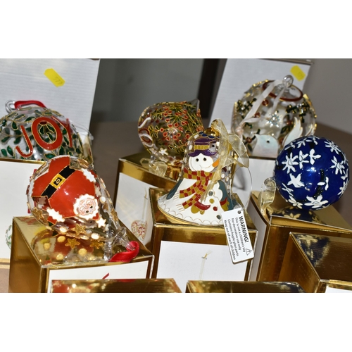 579 - FIFTEEN BOXED ENESCO'S TREASURY OF ORNAMENTS, individually decorated glass Christmas tree baubles (1... 