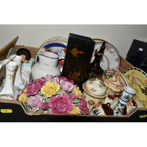 589 - FOUR BOXES AND LOOSE CERAMICS AND GLASS WARES ETC, to include a Beswick whisky decanter in the form ... 