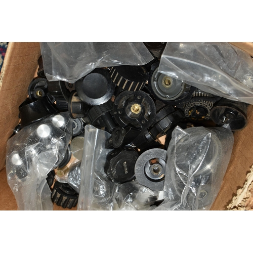 590 - A QUANTITY OF ASSORTED MAINLY UNBOXED VALVES, assorted sizes, manufacturers to include Tungsram, Edi... 