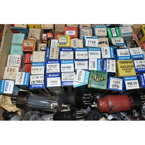 590 - A QUANTITY OF ASSORTED MAINLY UNBOXED VALVES, assorted sizes, manufacturers to include Tungsram, Edi... 