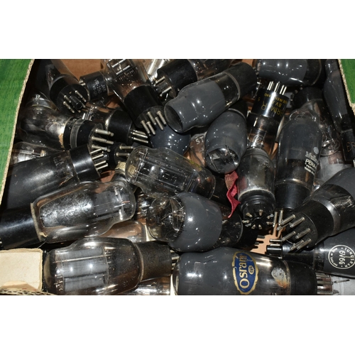 590 - A QUANTITY OF ASSORTED MAINLY UNBOXED VALVES, assorted sizes, manufacturers to include Tungsram, Edi... 