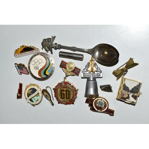 606 - A SMALL BOX CONTAINING RUSSIAN ENAMEL PIN BADGES ETC, to include an All Russian Society for Nature C... 