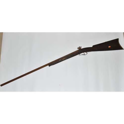 300 - A REPRODUCTION OF A FLINTLOCK RIFLE, lacks ram rod, non-firing, overall length 134cm, rusted conditi... 