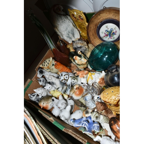 423 - THREE BOXES OF CERAMICS AND ORNAMENTS, to include mid-century Murano style glass bird, collector's p... 