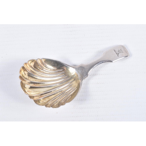 104 - AN EARLY 19TH CENTURY SILVER CADDY SPOON, with shell design gilt bowl, with leopard head engraved to... 