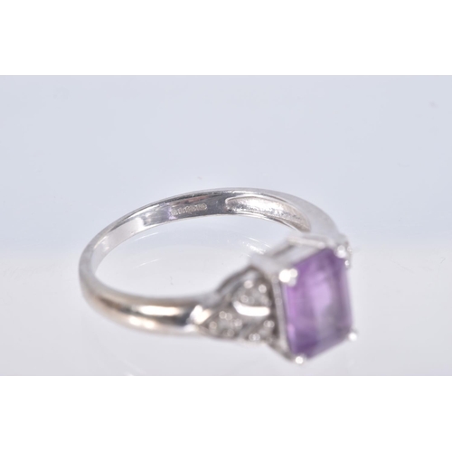 18 - A 9CT WHITE GOLD AMETHYST AND SPINEL RING, set with a rectangular cut amethyst, four claw set, flank... 