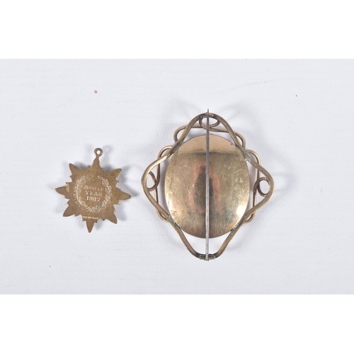 31 - A SMALL PARCEL OF SILVER, GILT METAL, ETC, including a Victorian gilt metal hair mourning brooch, a ... 