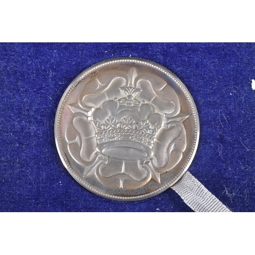 46 - TWO DUKE OF WINDSOR COINS, to include a commemorative Half Crown dated 1936 with Elizabeth II Gibral... 