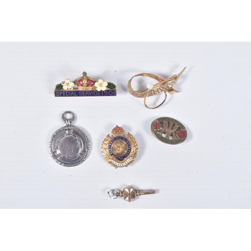 93 - A BAG OF ASSORTED JEWELLERY, to include a boxed yellow metal cameo brooch, centring on a carved shel... 