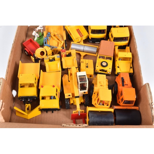 133 - A QUANTITY OF UNBOXED AND ASSORTED BRITAINS AUTOWAY DIECAST AND PLASTIC VEHICLES, to include Iveco C... 