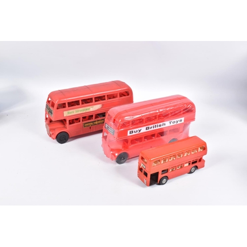 151 - A QUANTITY OF BOXED AND UNBOXED PLASTIC BUS AND COACH MODELS, to include boxed Tri-ang Pedigree Push... 