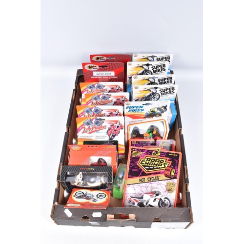 172 - A COLLECTION OF BOXED DIECAST AND PLASTIC  MOTORBIKE/MOTORCYCLE MODELS, mainly modern issues, majori... 