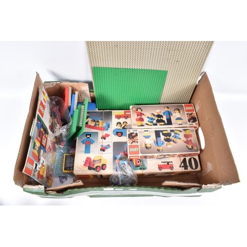 173 - A QUANTITY OF ASSORTED LOOSE LEGO, assorted items from the 1970's onwards, including a quantity of g... 