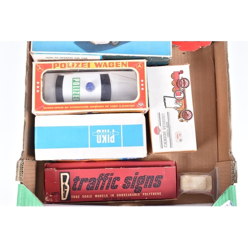 175 - A COLLECTION OF BOXED AND UNBOXED HONG KONG AND OTHER PLASTIC VEHICLES, boxed models include Piko (G... 