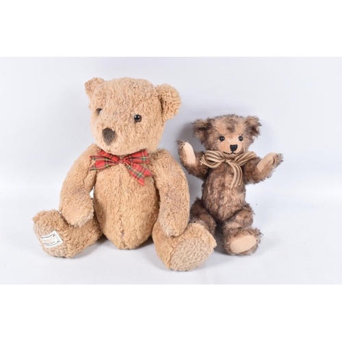 225 - A QUANTITY OF MODERN TEDDY BEARS AND SOFT TOYS, to include the Cotswold Bear Co. and Bedford Bears, ... 