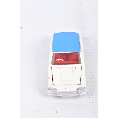 239 - AN UNBOXED DINKY TOYS TOWAWAY GLIDER GIFT SET, No.118, comprising Triumph 2000 saloon, No.135 in whi... 