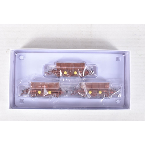 255 - THREE BOXED OO GAUGE IRISH RAILWAY MODELS, to include a Ballast Hopper Wagon, Livery Iarnvod Eireann... 