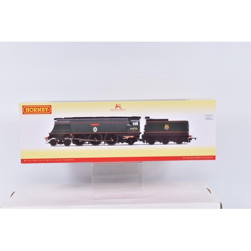 272 - A BOXED OO GAUGE HORNBY RAILWAY MODEL BR 4-6-2, 7P6F Battle of Britain Class, no. 34070,  'Manston',... 