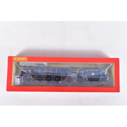 273 - A BOXED OO GAUGE HORNBY  RAILWAY MODEL BR PRINCESS CORONATION CLASS, 4-6-2 no. 46225 'Duchess of Glo... 