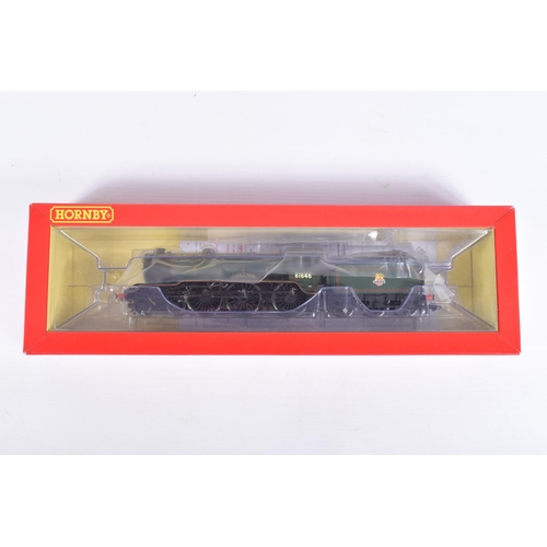 284 - A BOXED OO GAUGE HORNBY RAILWAY MODEL EARLY BR B17-6  4-6-0 CLASS, no. 61646 'Gilwell Park', in BR G... 