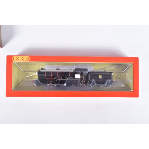 289 - A BOXED OO GAUGE HORNBY RAILWAY MODEL BR EARLY B12 4-6-0 CLASS LOCOMOTIVE, no. 61533,  in BR Black w... 