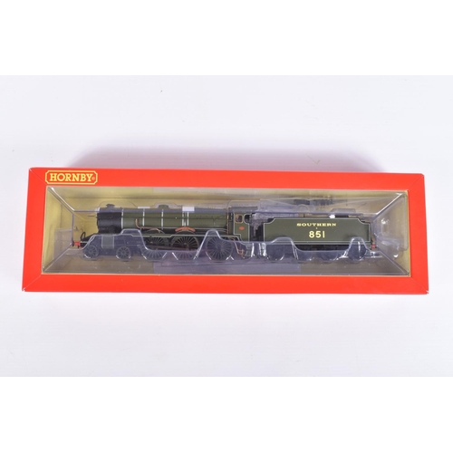 292 - A BOXED OO GAUGE HORNBY RAILWAY MODEL, CLASS LN 'Lord Nelson' 4-6-0, no. 851 'Sir Francis Drake', Li... 