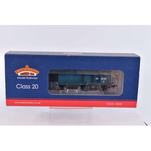 304 - A BOXED OO GAUGE BACHMANN BRANCHLINE MODEL RAILWAYS DIESEL LOCOMOTIVE, Class 20, no. 20128, in BR Bl... 