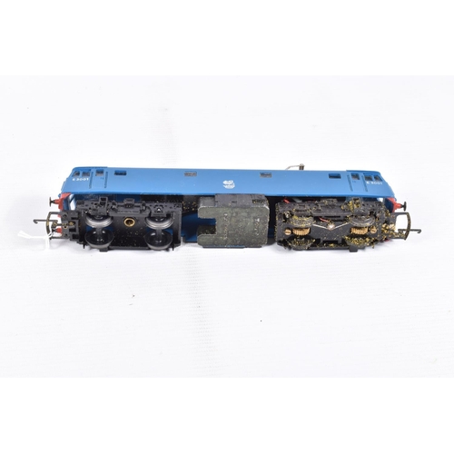 355 - A BOXED TRI-ANG RAILWAYS OO GAUGE  AL1/CLASS 81 LOCOMOTIVE, No.E3001, B.R. electric blue livery, ver... 