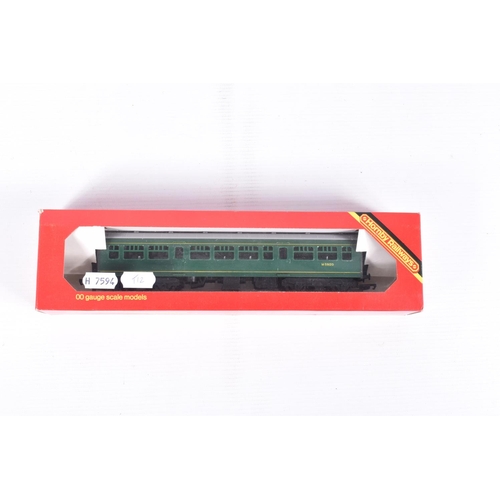 376 - A BOXED TRI-ANG RAILWAYS OO GAUGE THE BLUE PULLMAN SET, No.RS.52, comprising power car No.W60095, du... 