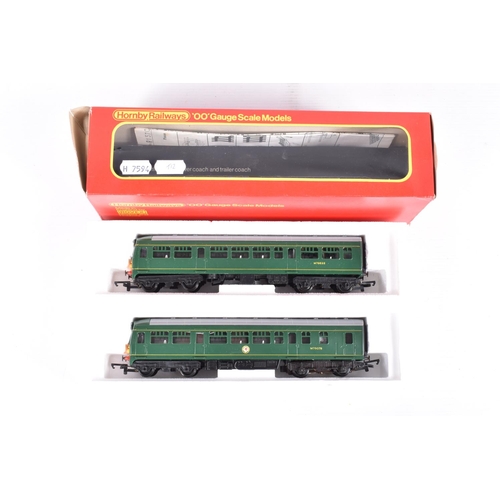 376 - A BOXED TRI-ANG RAILWAYS OO GAUGE THE BLUE PULLMAN SET, No.RS.52, comprising power car No.W60095, du... 