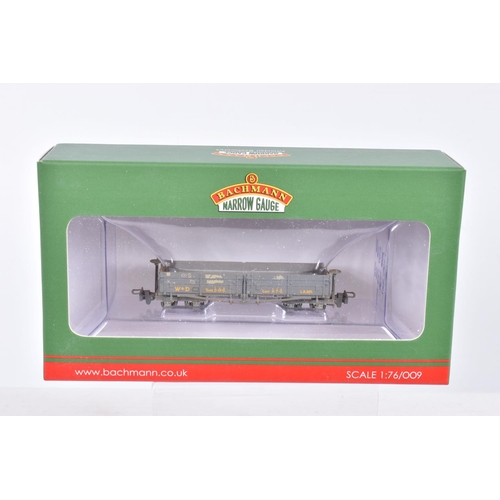 399 - SEVEN BOXED  OO9 NARROW GAUGE BACHMANN BRANCHLINE MODEL WAGONS, to include a Class D Bogie Open Wago... 