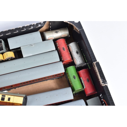 401 - A QUANTITY OF UNBOXED AND ASSORTED HORNBY DUBLO ROLLING STOCK, to include assorted Mk.I coaches in B... 