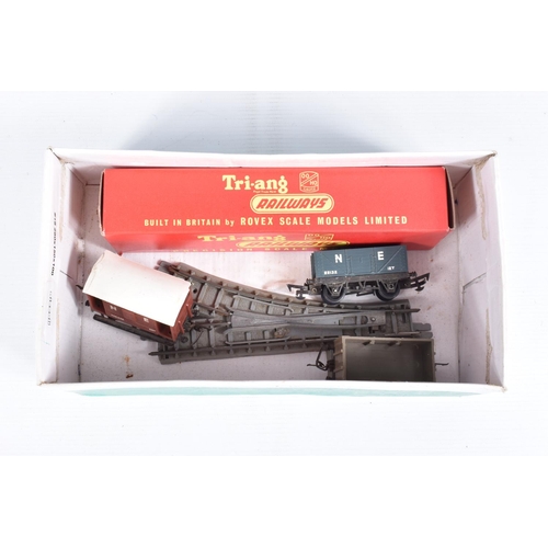 403 - TWO BOXED TRI-ANG RAILWAYS OO GAUGE TRAIN SETS, Passenger Train set, No.RO, comprising Princess clas... 