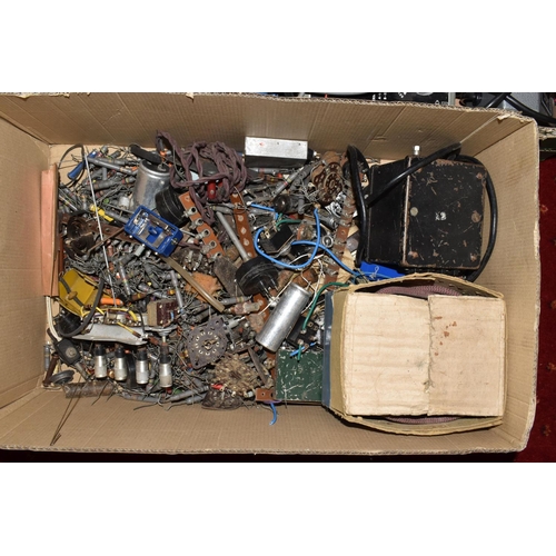 404 - A LARGE QUANTITY OF ASSORTED POWER CONTROLLERS ETC, power controllers by Marklin, Hornby, AGW and H ... 