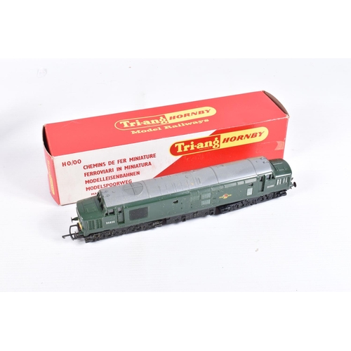 407 - A QUANTITY OF BOXED OO GAUGE MODEL RAILWAY LOCOMOTIVES AND COACHING STOCK, to include Tri-ang Hornby... 