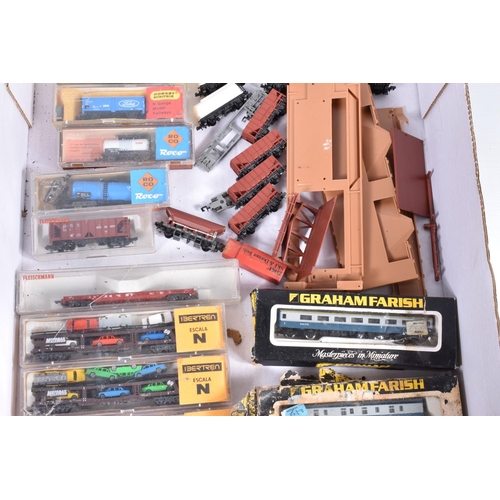 409 - A QUANTITY OF BOXED AND UNBOXED N GAUGE ROLLING STOCK, items by Graham Farish, Arnold, Ibertren, Bac... 