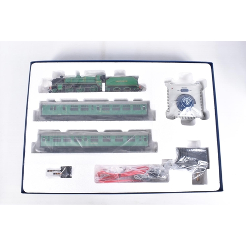 410 - A BOXED BACHMANN OO GAUGE 'THE THANET FLYER' TRAIN SET, No.30-165, comprising N class locomotive No.... 