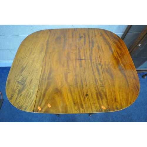 1216 - AN EDWARDIAN MAHOGANY DROP LEAF TABLE, with a single frieze drawer, on square tapered legs and brass... 