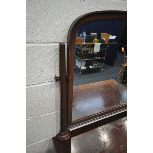 1322 - AN EARLY 20TH CENTURY MAHOGANY DRESSING CHEST, with a single swing mirror, two short above two long ... 