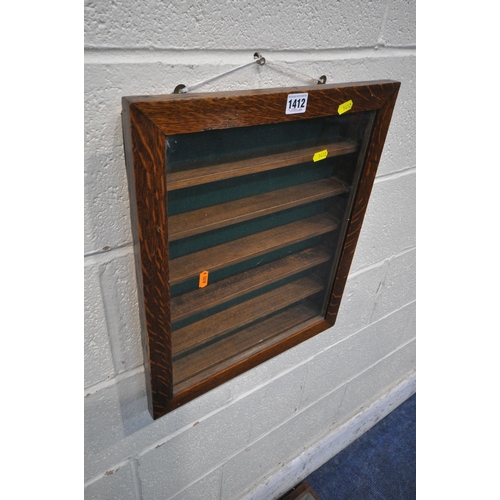 1412 - A 20TH CENTURY TABLE TOP COLLECTORS DISPLAY CABINET, with green baize and three glass dividers, with... 