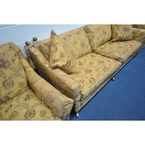 1426 - A HIGH QUALITY GOLD AND FLORAL UPHOLSTERED THREE PIECE LOUNGE SUITE, comprising large knole two seat... 